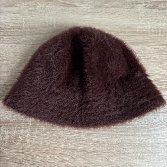 Urban Outfitters Eyelash Knit Bucket Hat - Picture 4 of 4